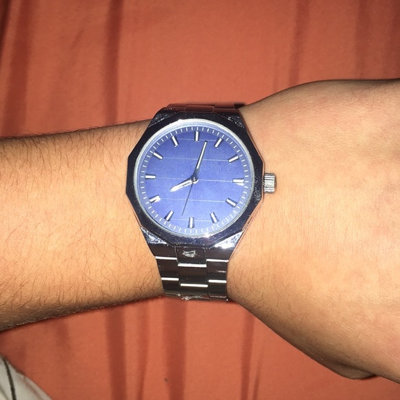 Watch - Picture 2 of 4